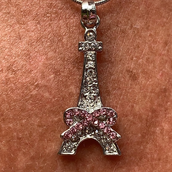 New Crystal Eiffel Tower with bow and chain. - Picture 5 of 6